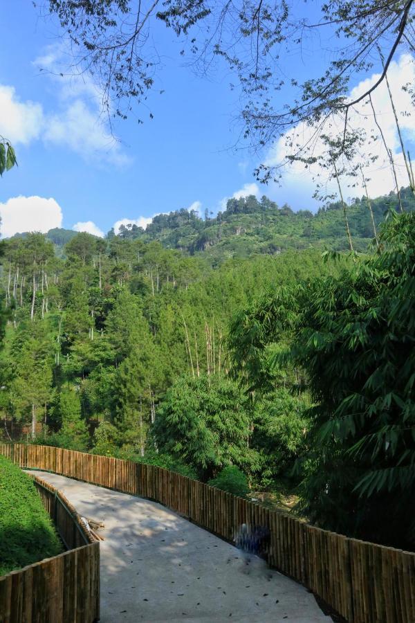 The Lodge Maribaya Cikareumbi Экстерьер фото
